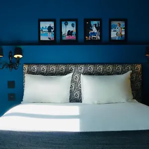 Hotel Noir, Parijs